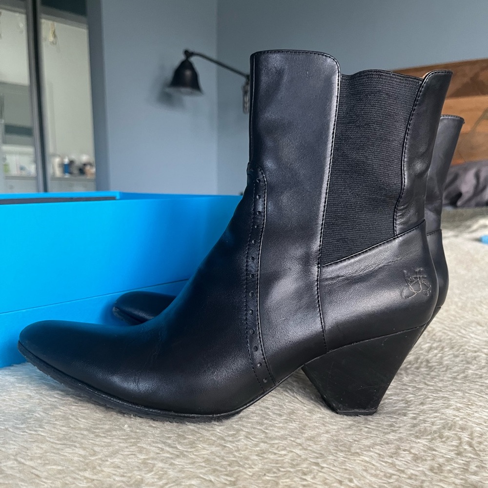 John Fluevog Purpose Intent Chelsea Boot - Black - Size 9.5